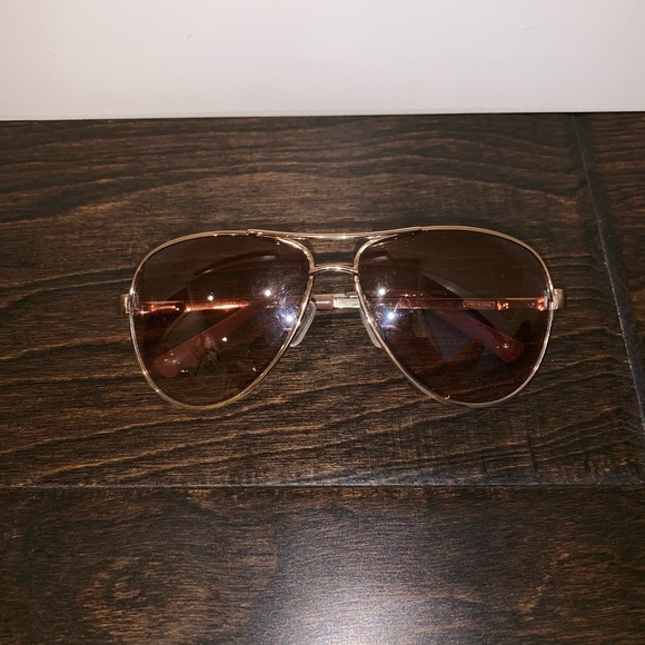 Guess Sunglasses - Picture 2 of 3